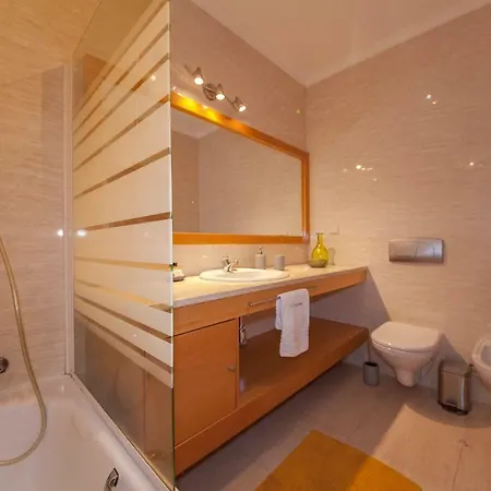 Di 70 M² Con 2 *